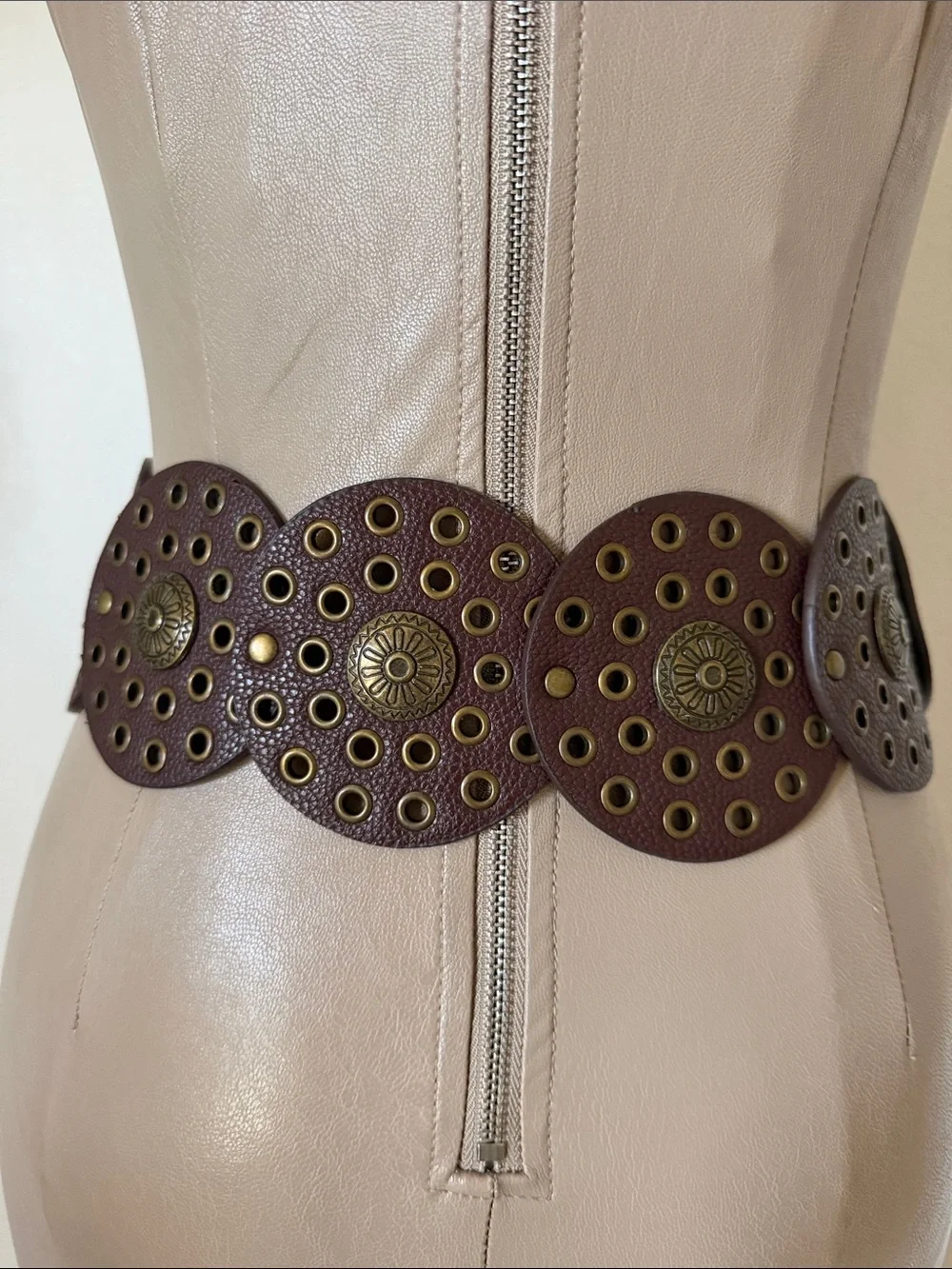 Vintage-Inspired Brown Disc Belt with Brass Medallion